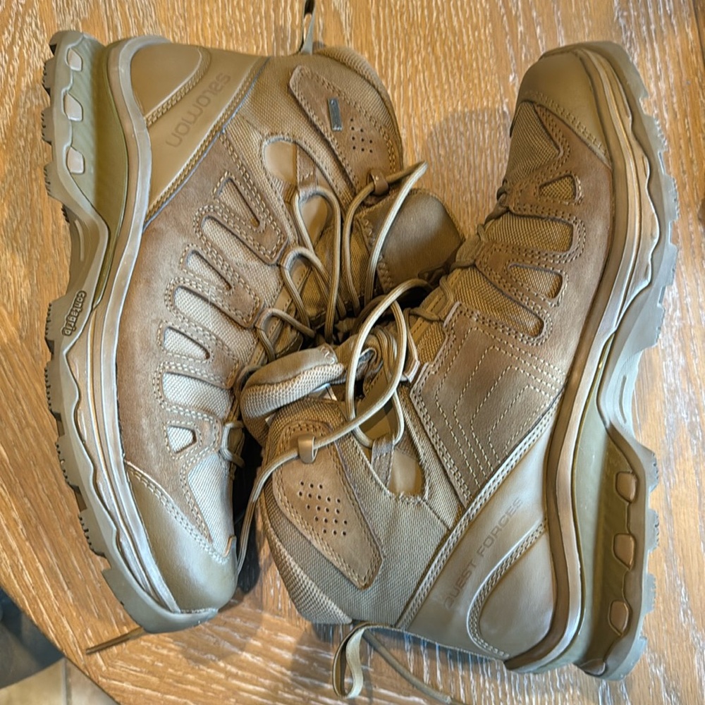 Like new boots worn once for a few hours